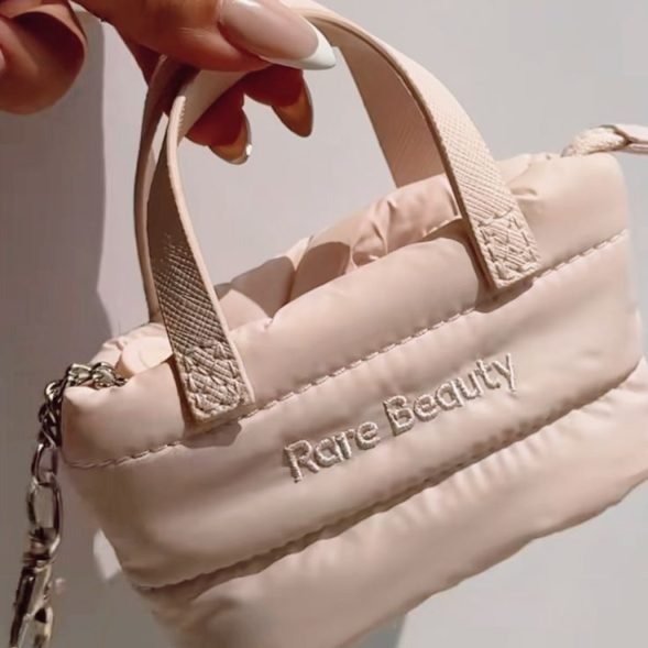 Rare Beauty Mini Tote Keychain - Imagen 3